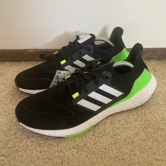 Adidas Ultraboost 22. Men’s size 11 - Picture 2 of 10